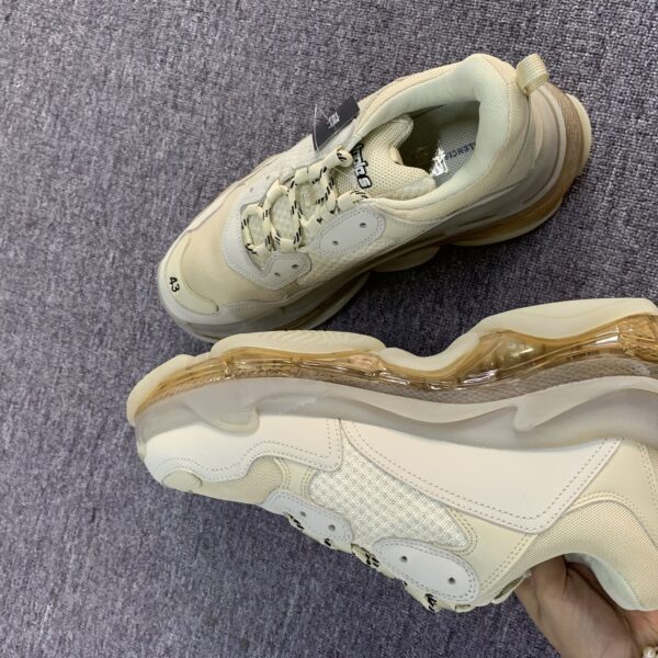 Balenciaga Triple S Low-top Trainers in Off white