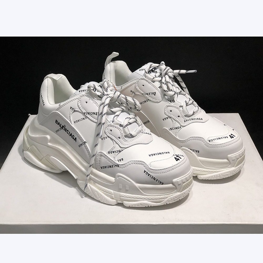 balenciaga logo triple s