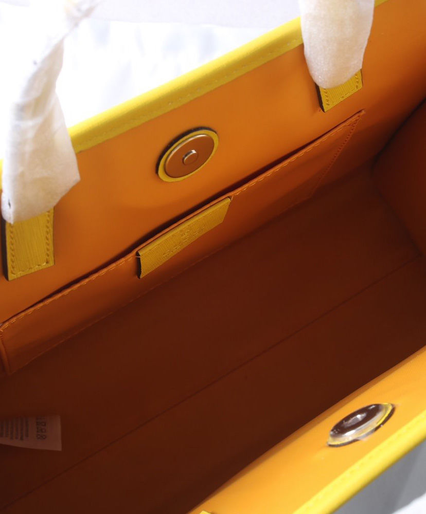 Gucci Children's GG hearts tote bag Yellow - Image 8