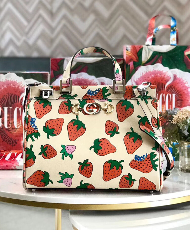 Gucci Zumi Strawberry print medium top handle bag Cream - AlimorLuxury