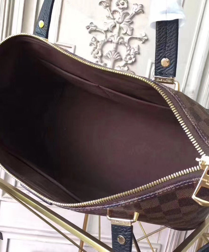 Louis Vuitton Hyde Park Black - Image 9