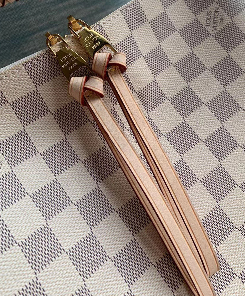 Louis Vuitton Beaubourg Hobo MM White - Image 6