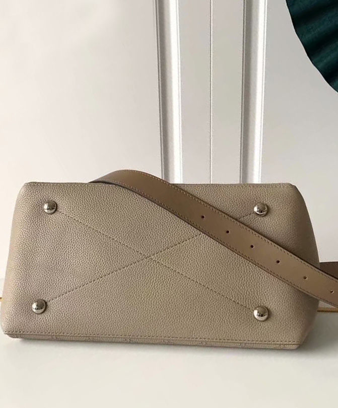 Louis Vuitton Beaubourg Hobo MM Gray - Image 4