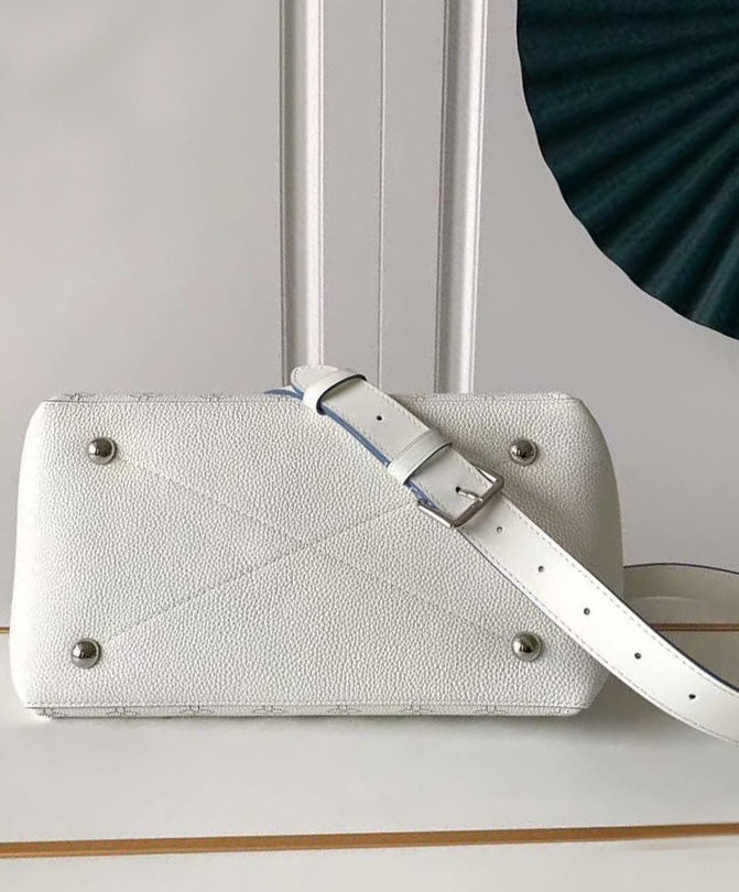 Louis Vuitton Beaubourg Hobo MM White - Image 4