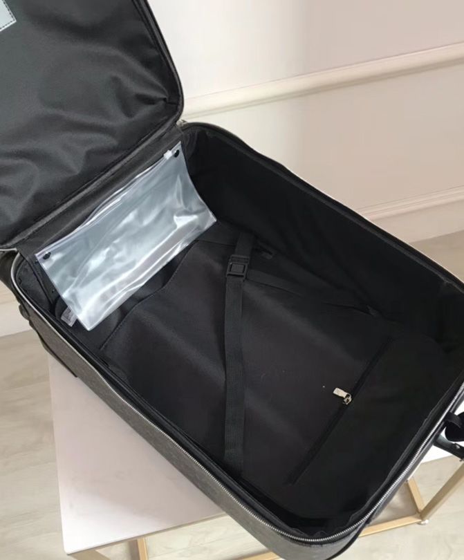 Louis Vuitton Horizon 50 Black - Image 4