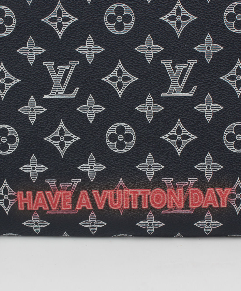 louis vuitton pochette black and white