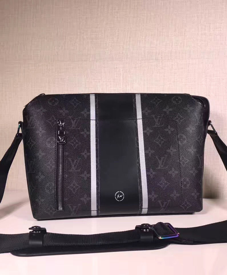Louis Vuitton Apollo Messenger PM Black