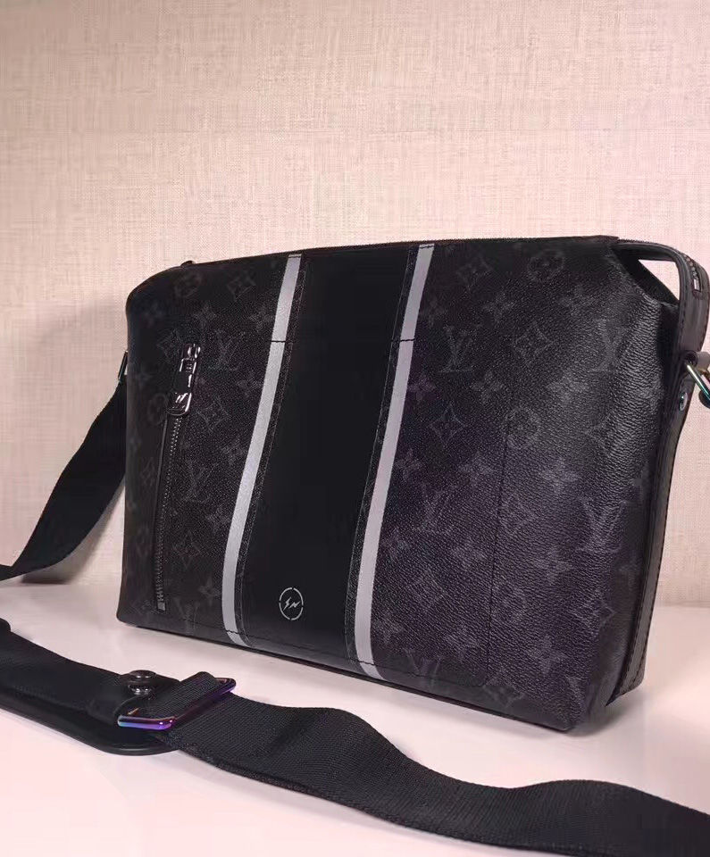 Louis Vuitton Apollo Messenger PM Black - Image 2