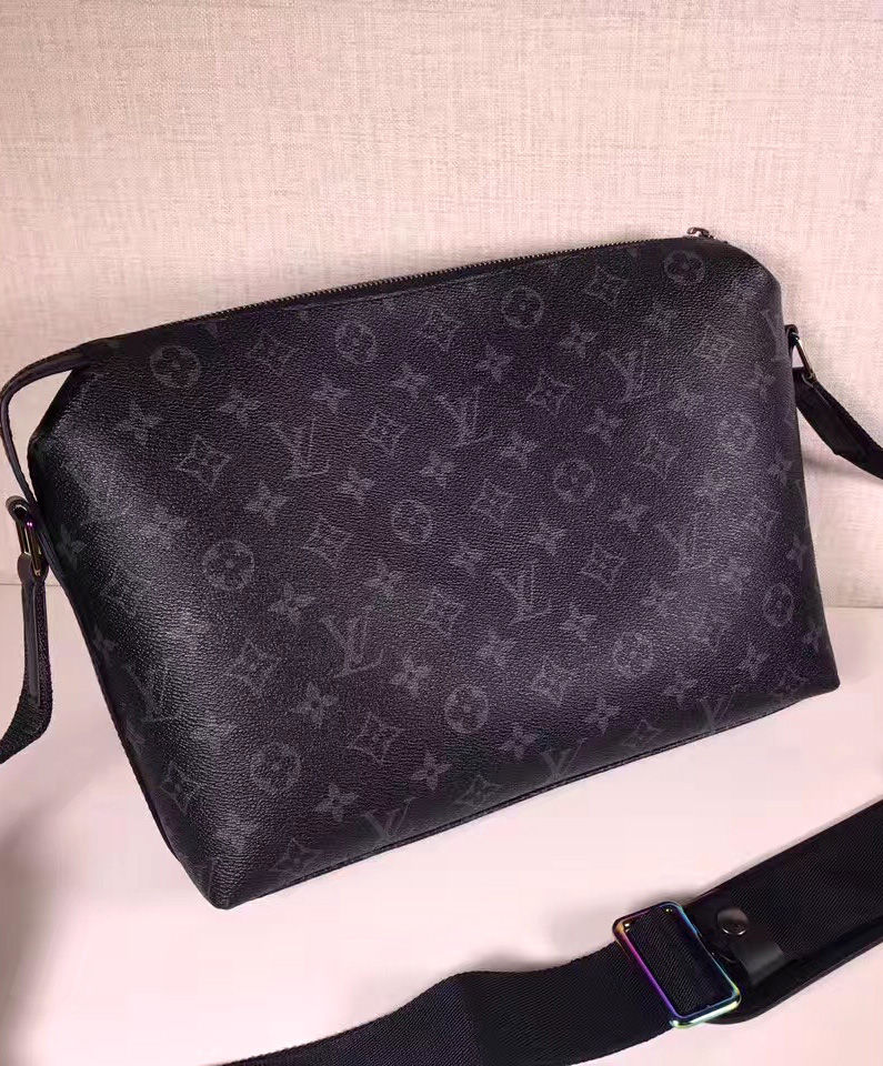 Louis Vuitton Apollo Messenger PM Black - Image 4