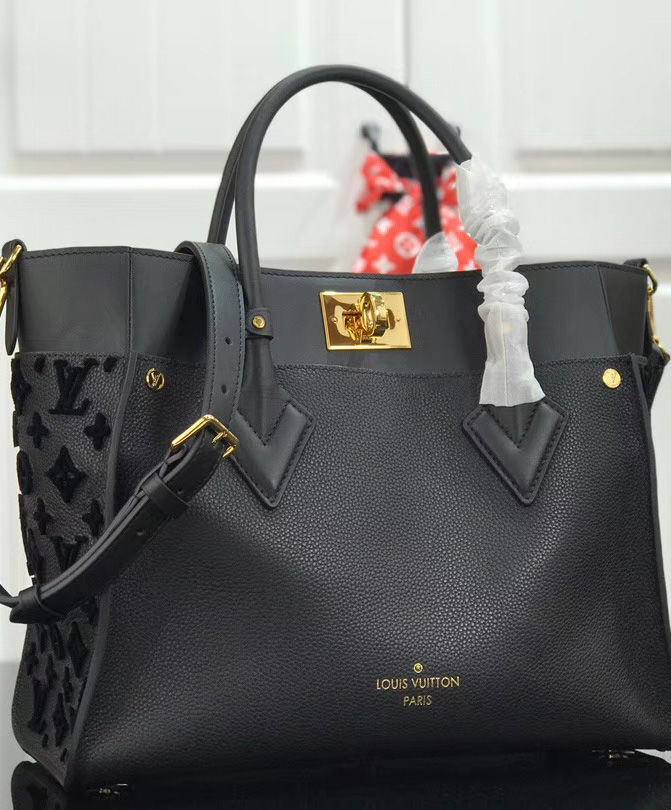 Louis Vuitton On My Side Black