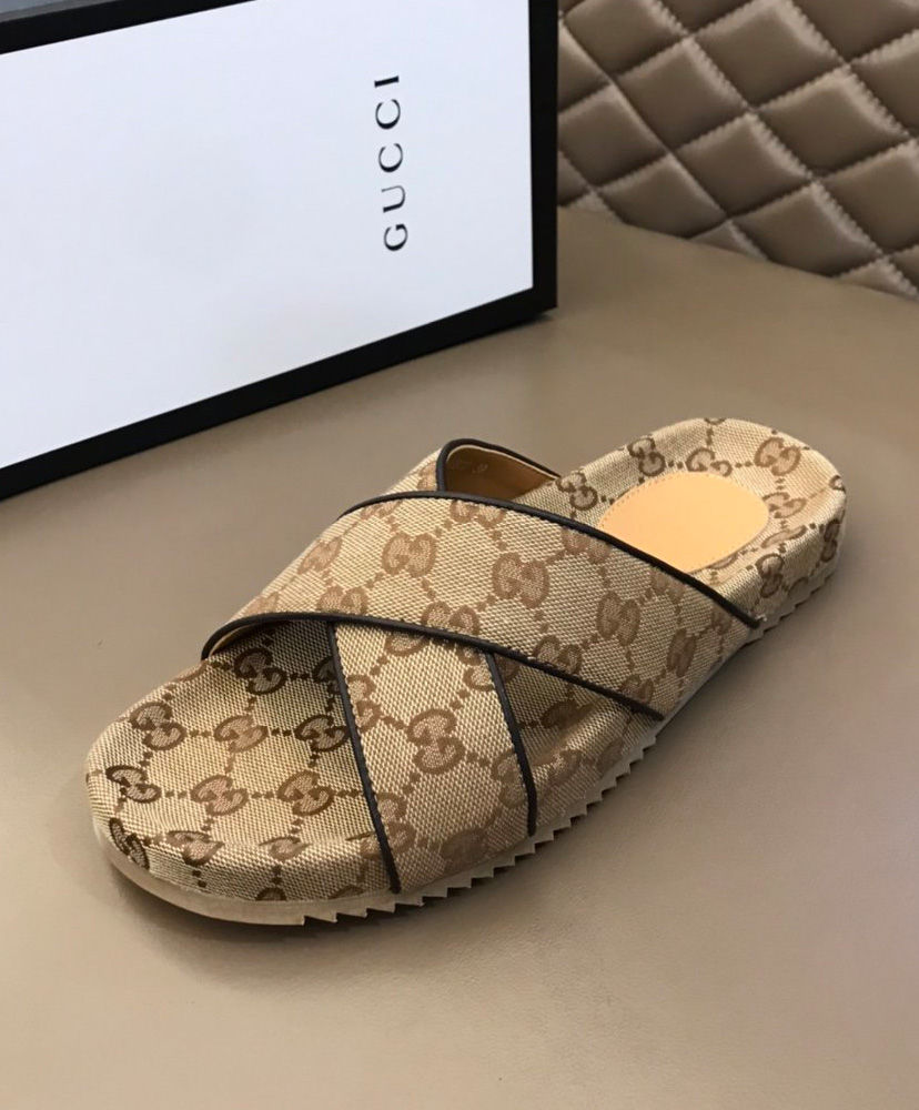Gucci Men's GG slide sandal Apricot - Image 4