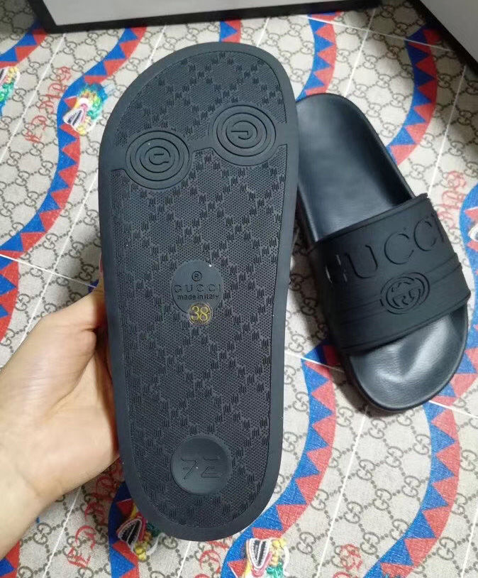 Gucci Unisex Gucci logo rubber slide sandal Black - Image 7