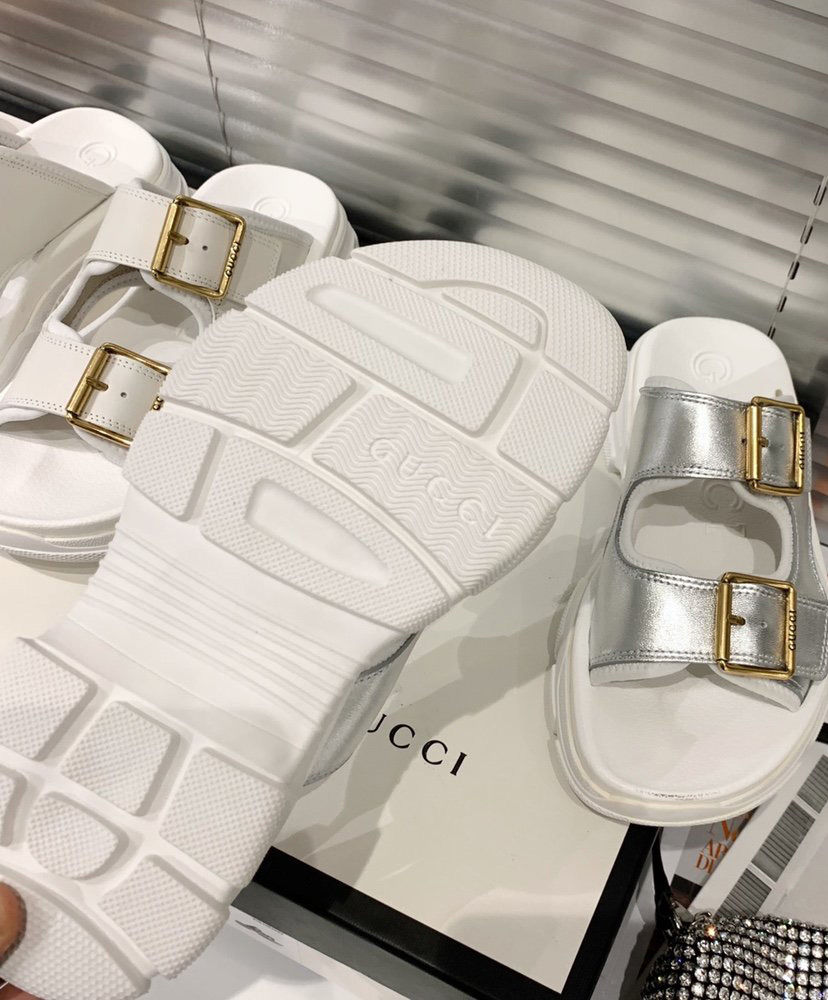 Gucci Women's Leather Slide 602177 Silver - Image 9