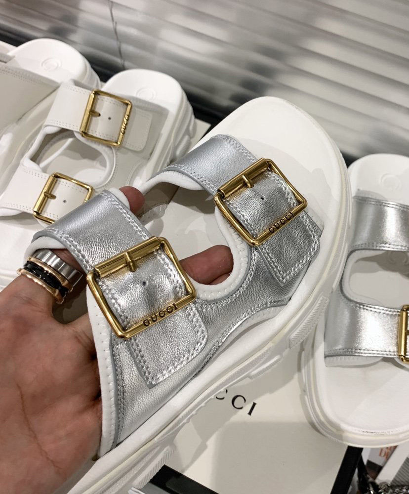 Gucci Women's Leather Slide 602177 Silver - Image 7