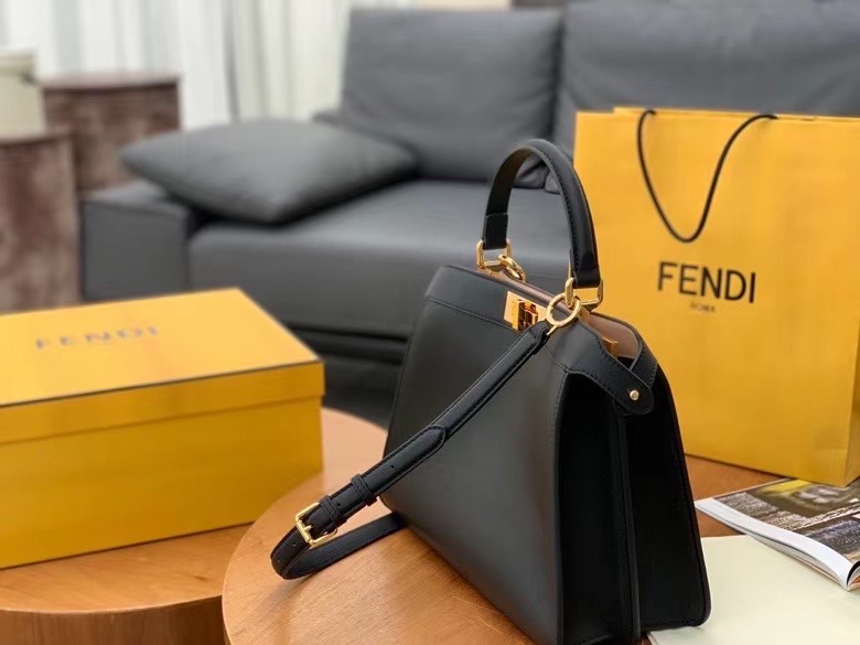 Fendi Peekaboo ISEEU Medium handbag Black - Image 4