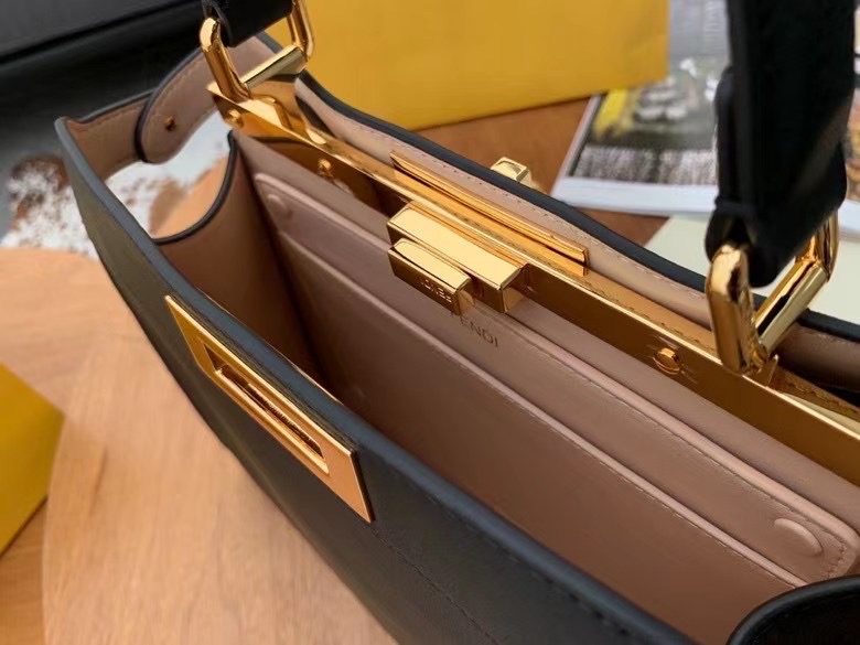 Fendi Peekaboo ISEEU Medium handbag Black - Image 9