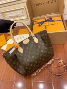 LOUIS VUITTON DUTY FREE PURSE