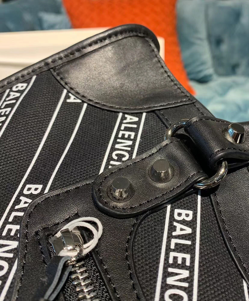 Balenciaga Classic City Medium Canvas Tote Black 30 cm - Image 4