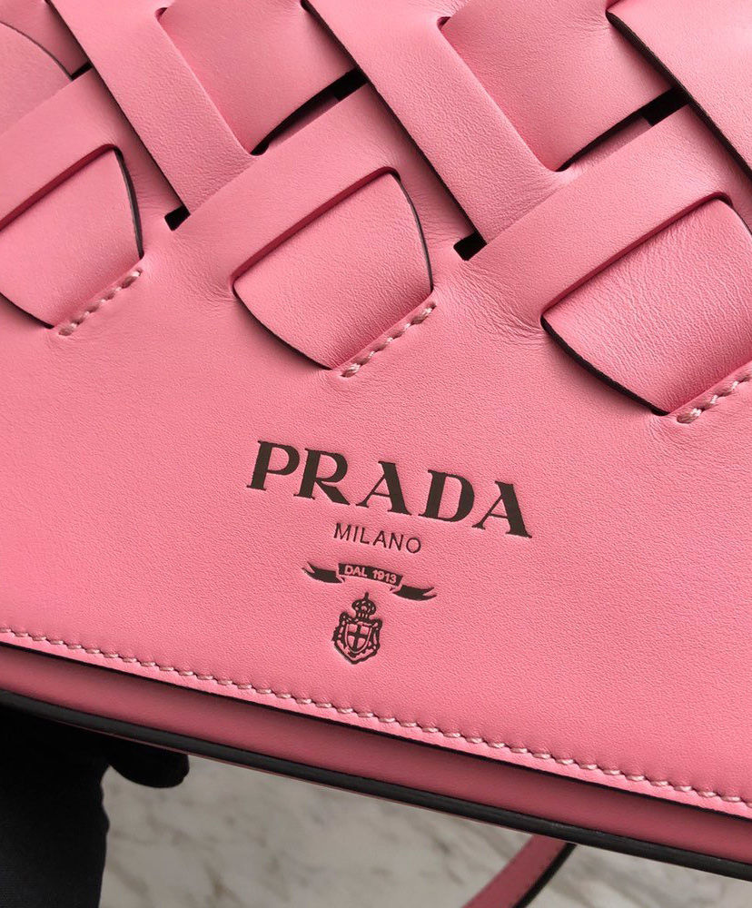Prada Leather shoulder bag with large woven motif Pink - Image 5