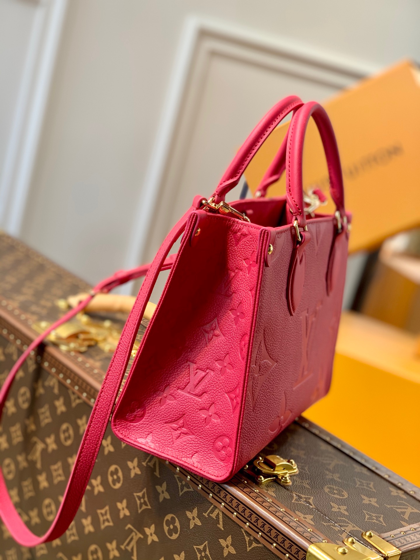 LV ONTHEGO PM FREESIA PINK PURSE M45660 - Image 2