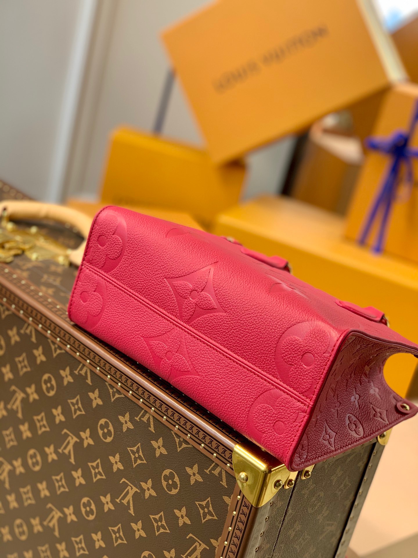 LV ONTHEGO PM FREESIA PINK PURSE M45660 - Image 3