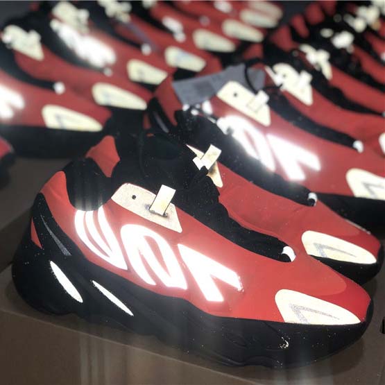 YEEZY BOOST 700 MNVN "ORANGE" - Image 7