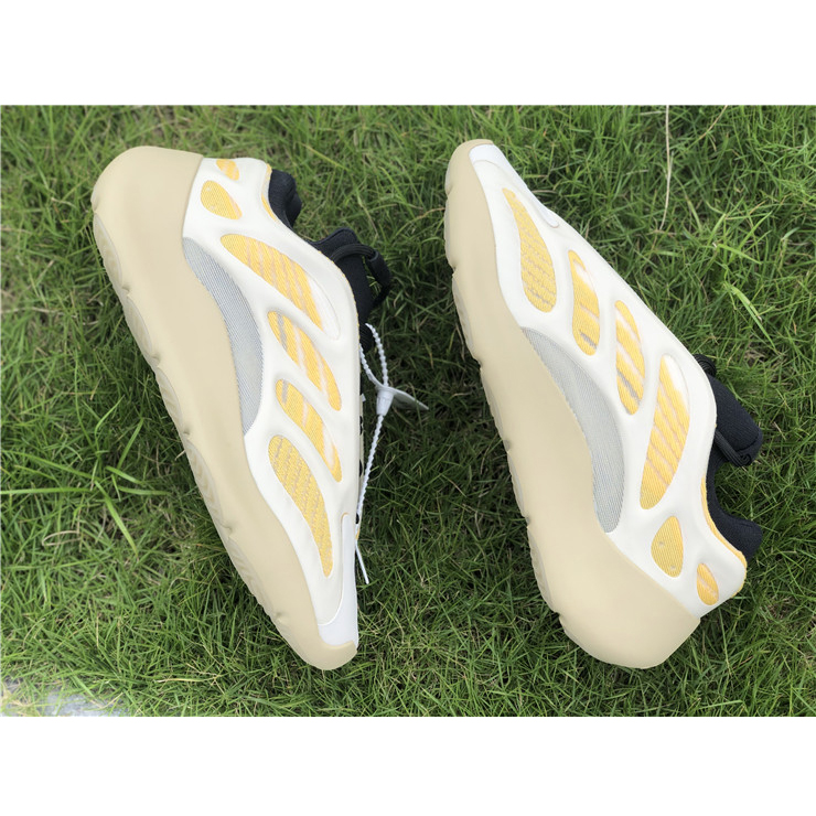 Yeezy Boot 700 V3 "Srphym"