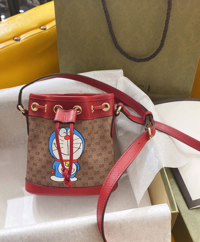 gucci doraemon shoulder bag