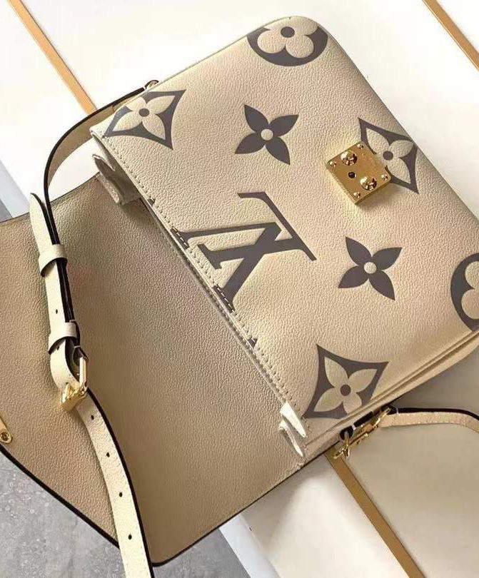 louis vuitton pochette metis cream