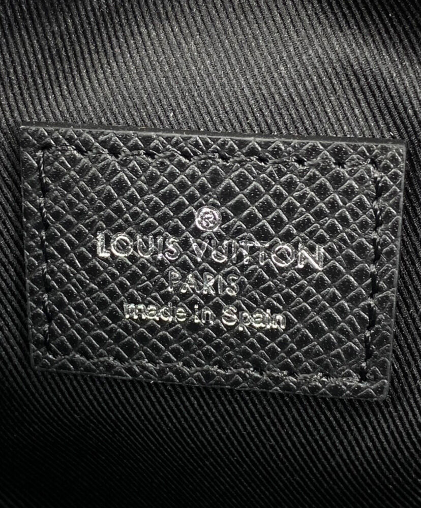 Louis Vuitton Outdoor Slingbag M30741 Black - Image 11