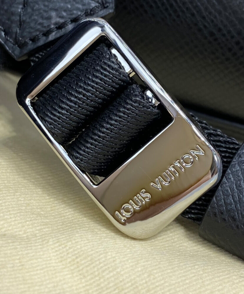 Louis Vuitton Outdoor Slingbag M30741 Black - Image 7