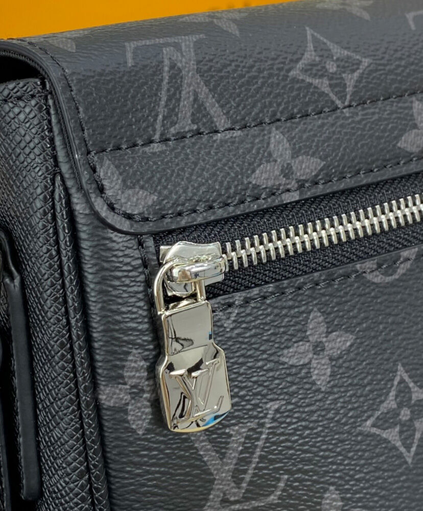 Louis Vuitton New Messenger M30745 M30746 - Image 8