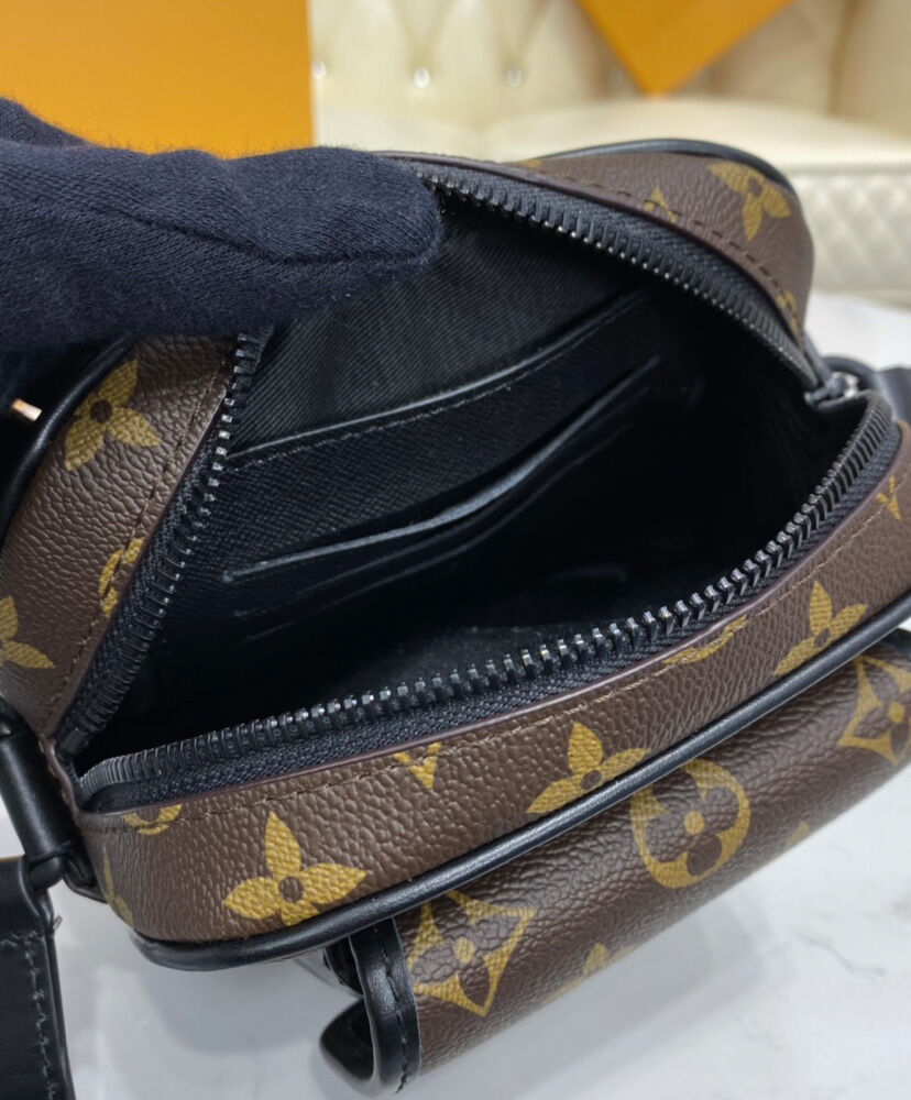 Louis Vuitton Christopher Wearable Wallet M69404 Brown - Image 10