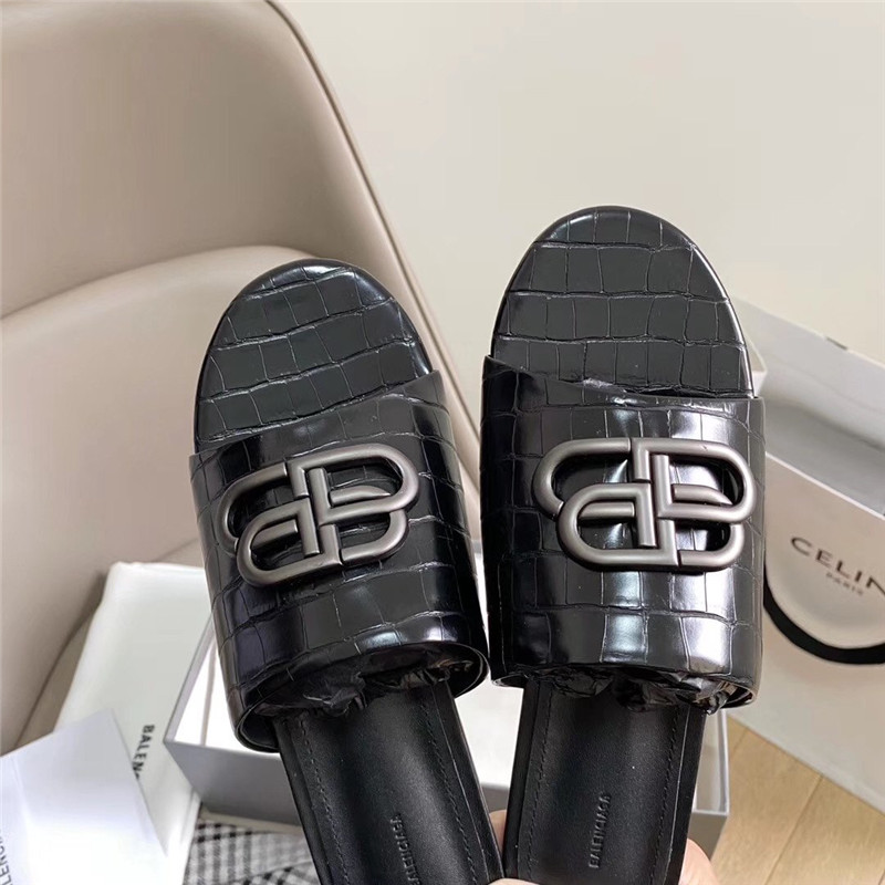 rockstud caged pump