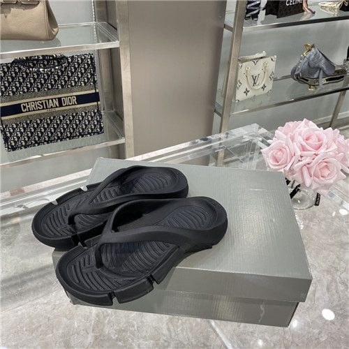 balenciaga flip flops