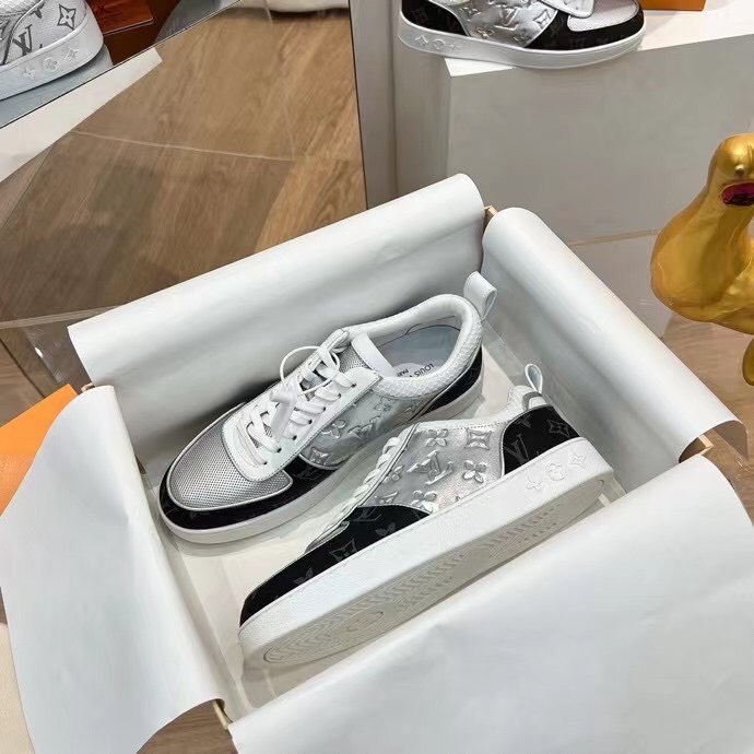 Louis Vuitton Trainer Men Shoes Black - Image 10