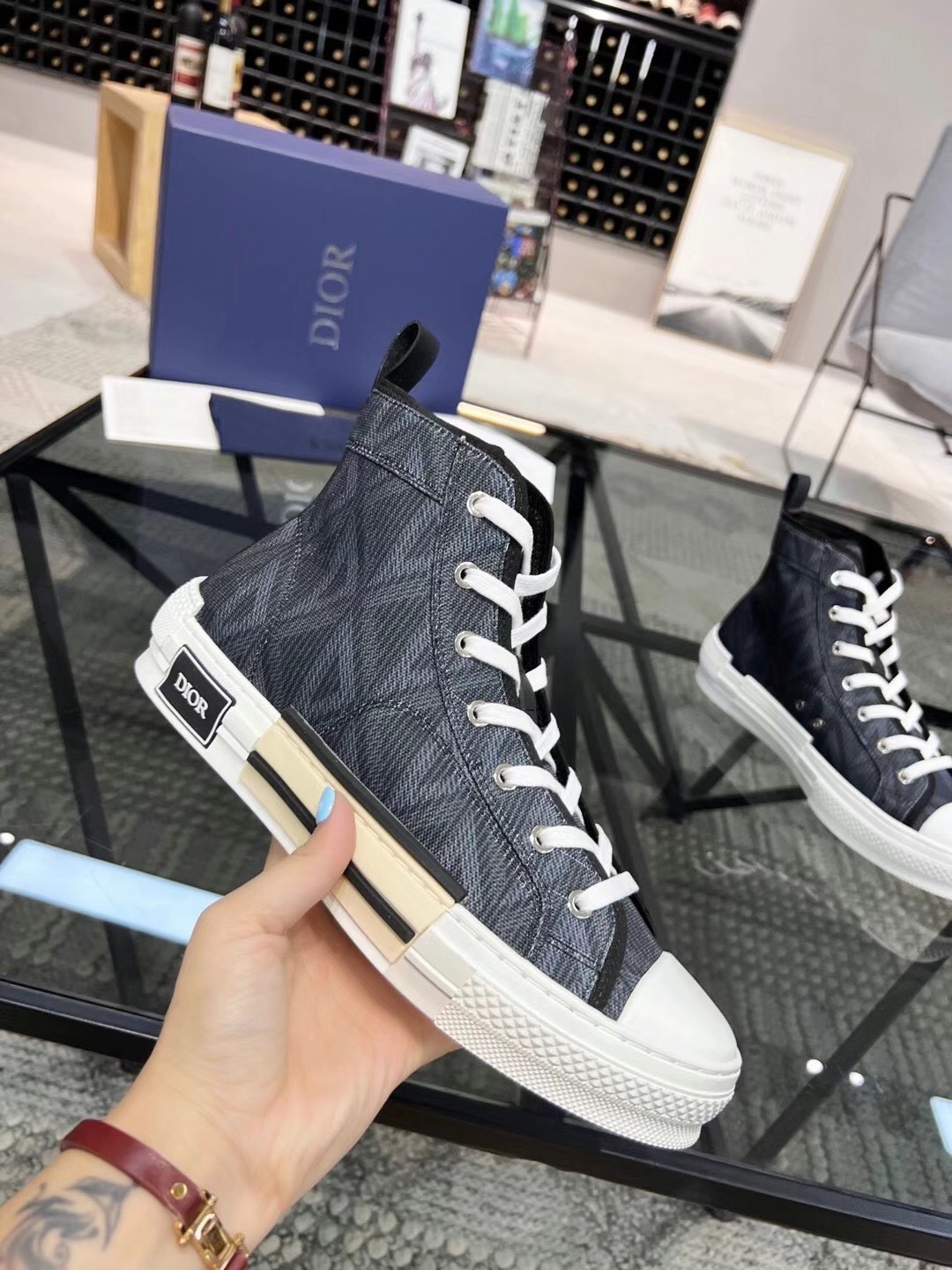 Dior Hight Top Sneaker Unisex - Image 2