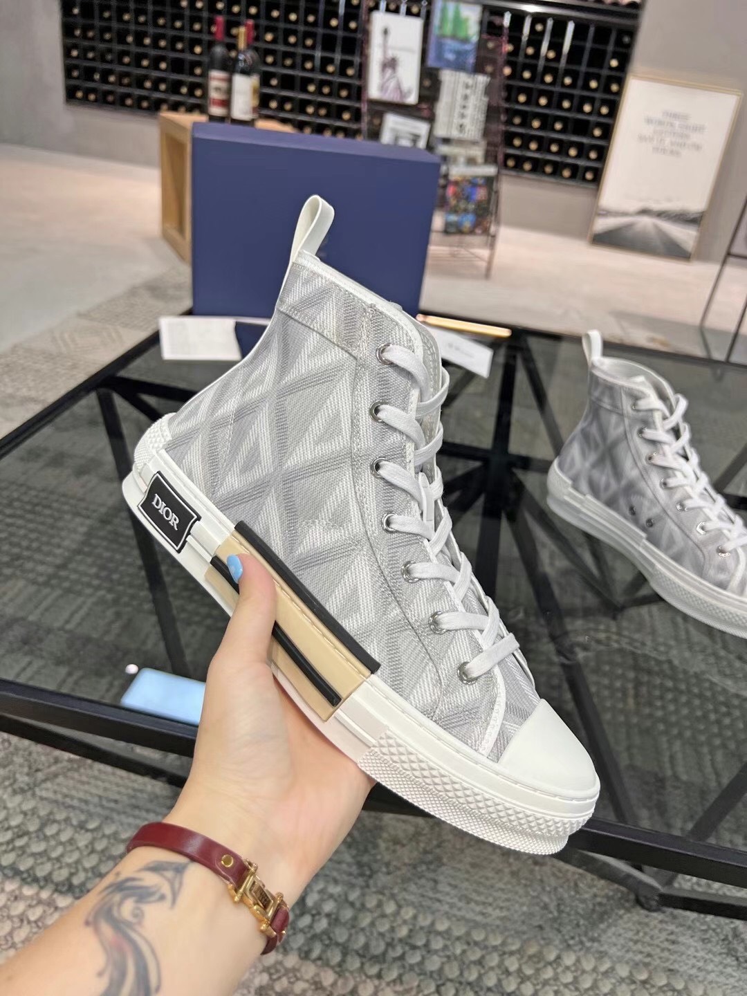 Dior Hight Top Sneaker Unisex - Image 2