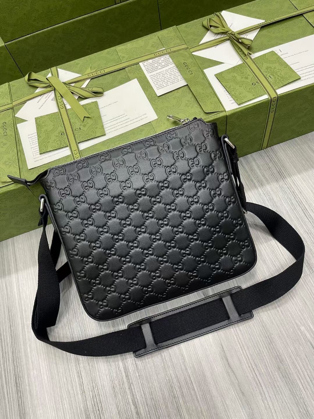 Gucci Signature Leather Messenger GG406410 Bag - Replica Bags and Shoes ...