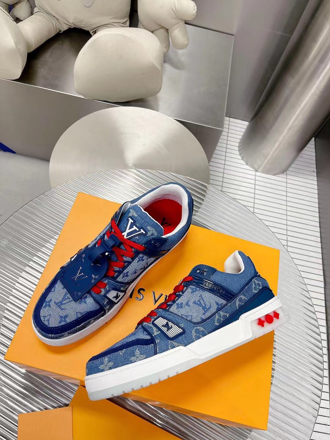 LV TRAINER SNEAKER X LV VIRGIL