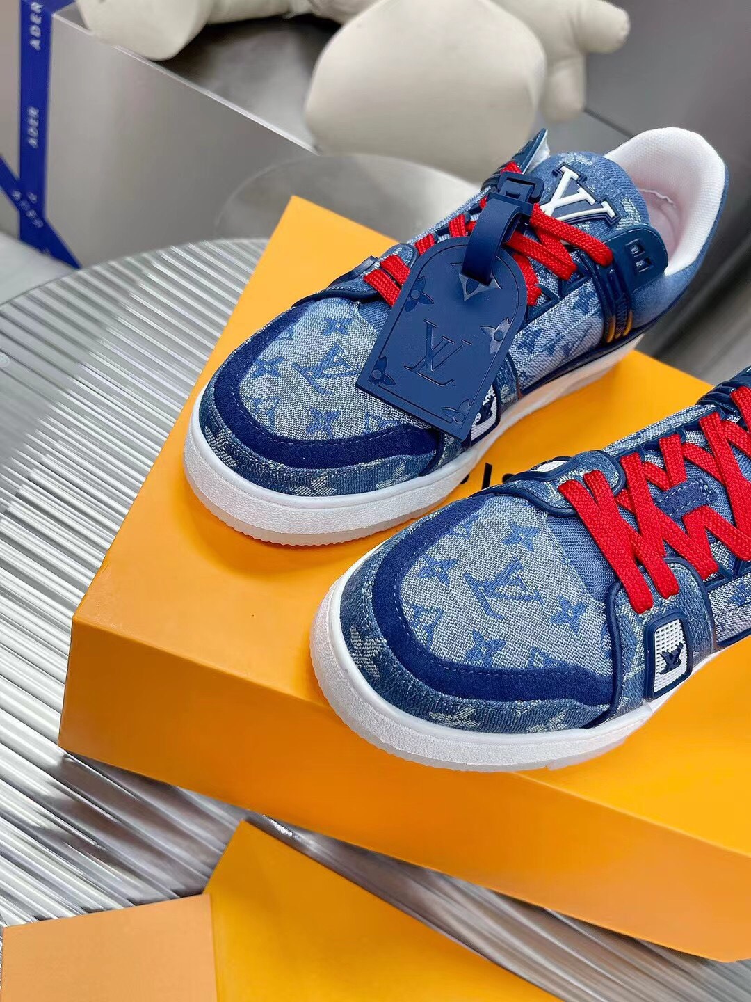 LV TRAINER SNEAKER X LV VIRGIL ABLOH - Image 5