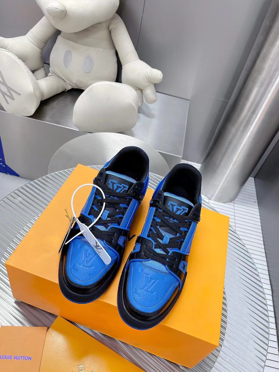 LV TRAINER SNEAKER X LV VIRGIL ABLOH - Image 8