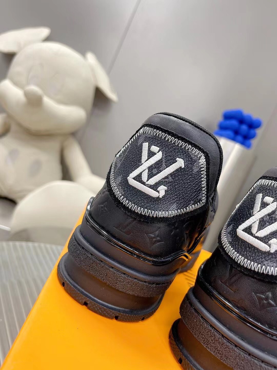 LV TRAINER SNEAKER X LV VIRGIL ABLOH - Image 5