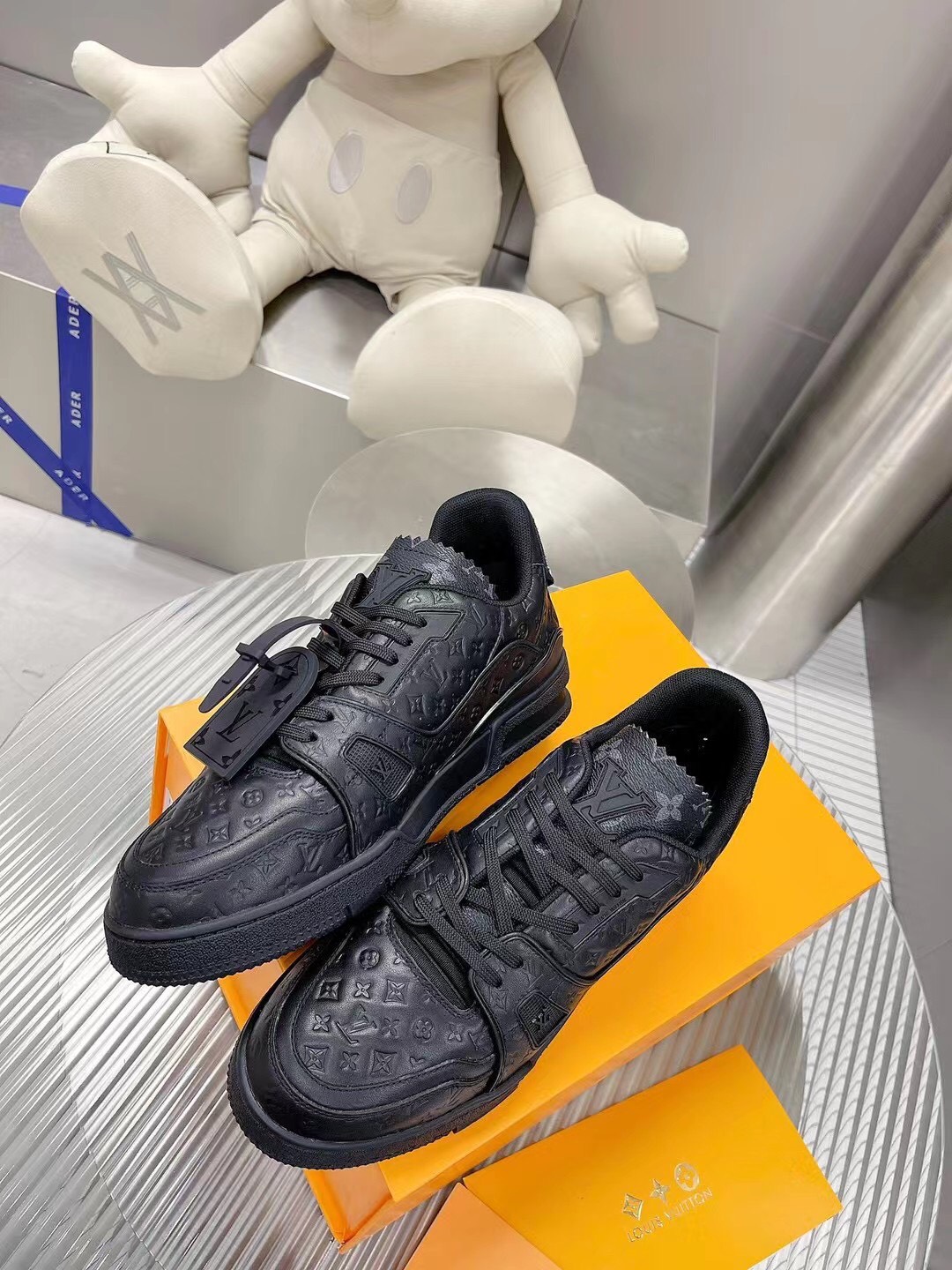 LV TRAINER SNEAKER X LV VIRGIL ABLOH - Image 6
