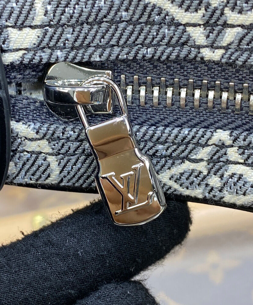 Louis Vuitton Loop M21752 Gray - AlimorLuxury