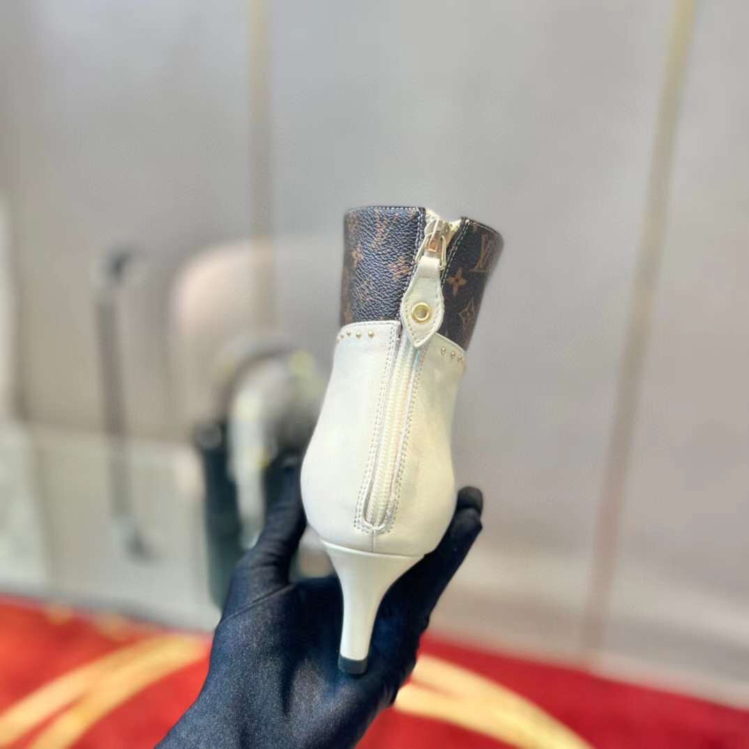 Louis Vuitton Signatue Monogram Boots - Image 3