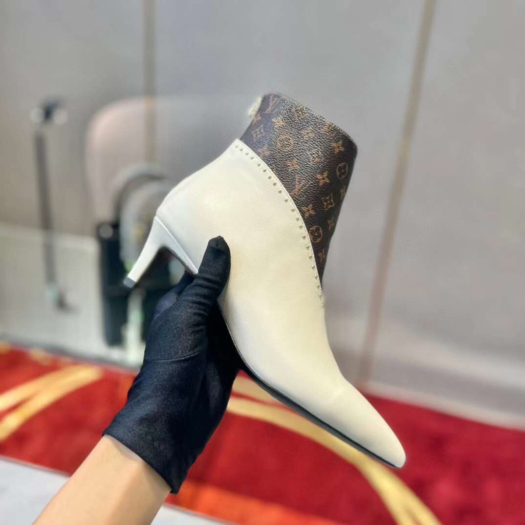 Louis Vuitton Signatue Monogram Boots - Image 4