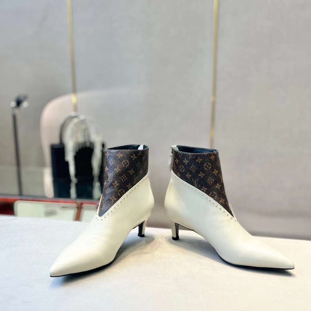 Louis Vuitton Signatue Monogram Boots - Image 8