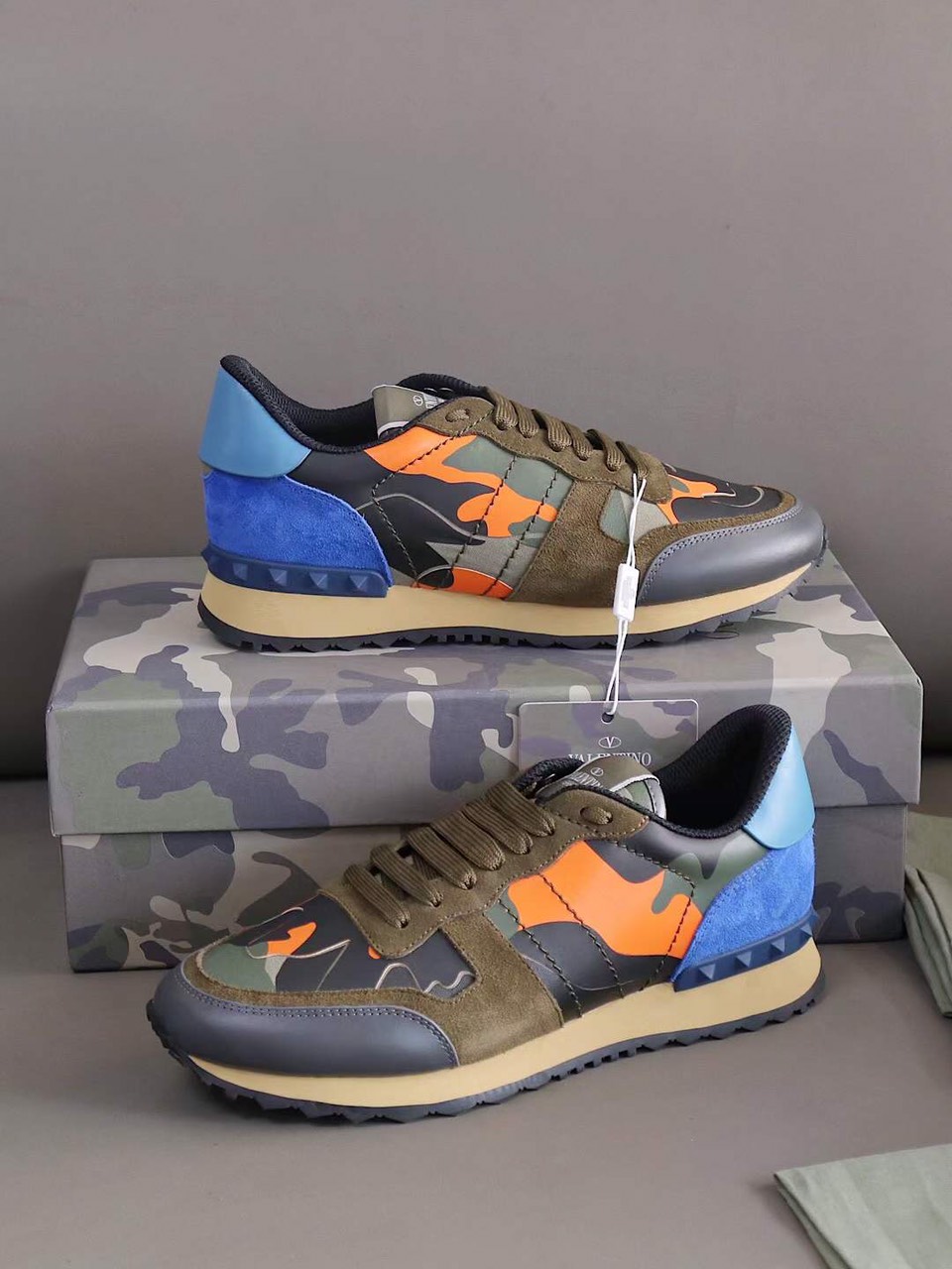 valentinos mens trainers