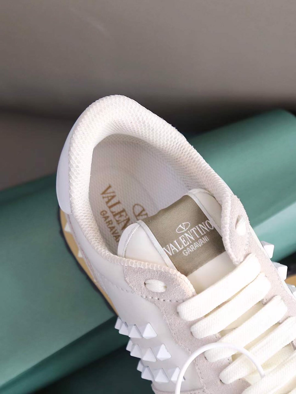 valentinos mens trainers